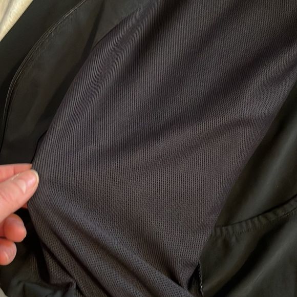 K-SWISS Black Zip-Up Lightweight Vented Reflection Tape Jacket, Size Men’s Large - Picture 9 of 16